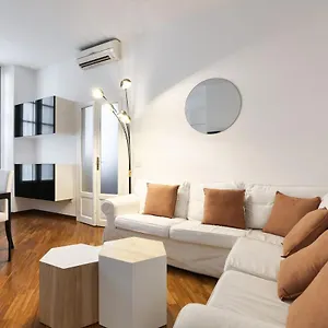 Charming San Babila Apt. Milano